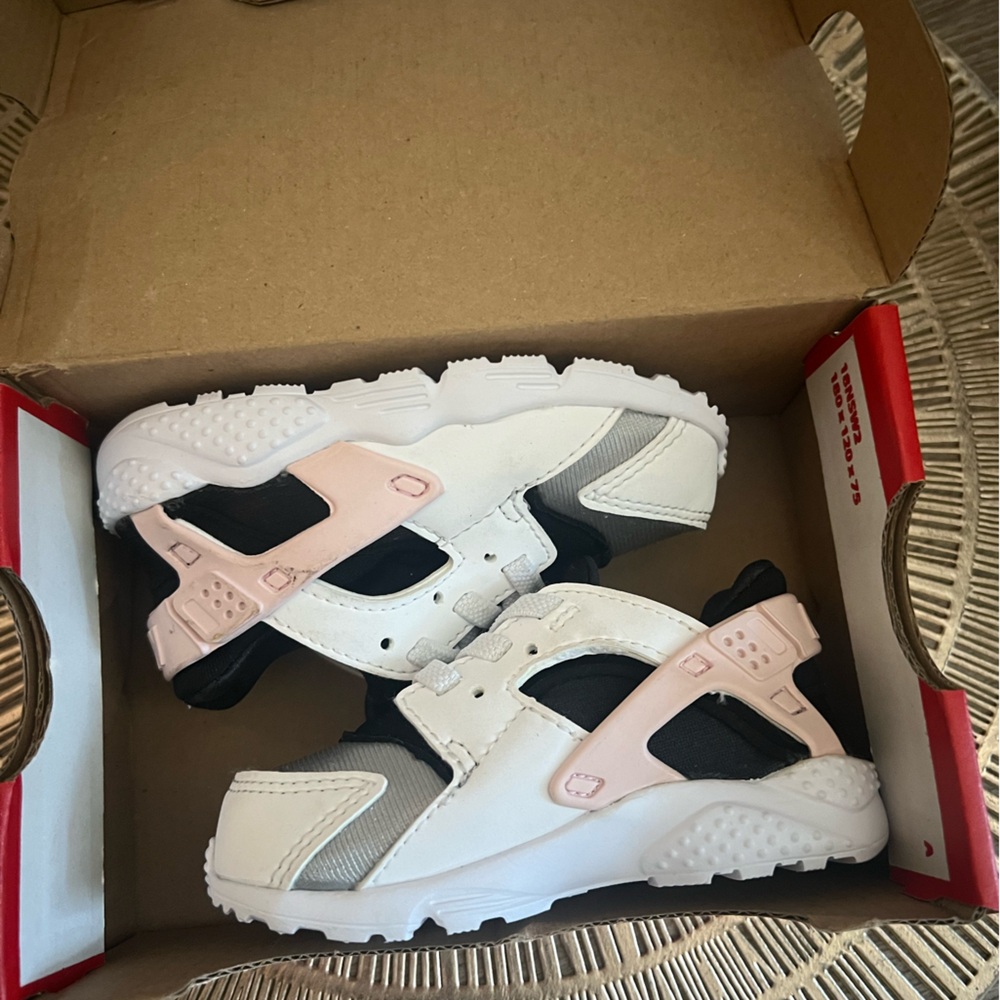 NIKE HUARACHE RUN 6C